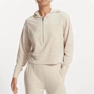 Vuori Women's Suede Ribbed Haven Half Zip Cropped Hoodie Size Large